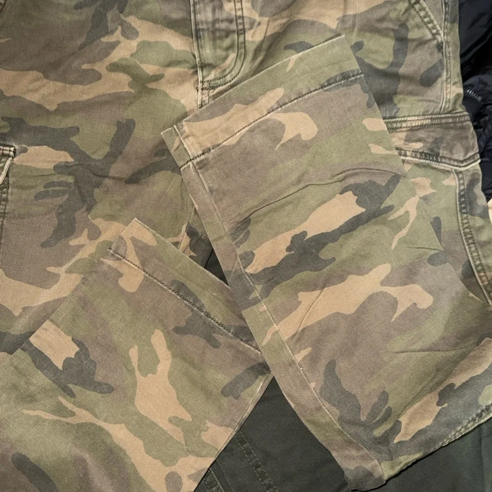 Hollister I Men's I Camouflage I Cargo Pants I Olive Camo